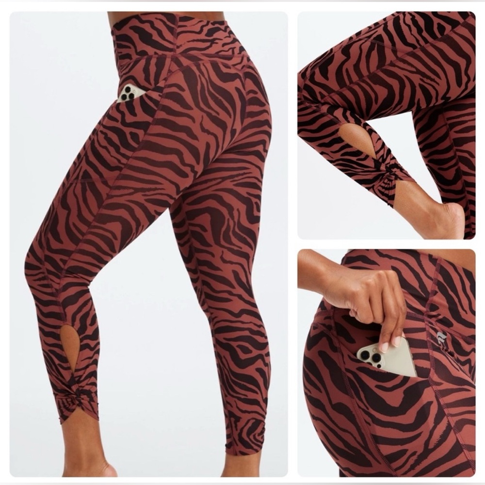 Fabletics Mahogany Zebra Stroke Oasis Leggings & Bra Set, L - Picture 3 of 6